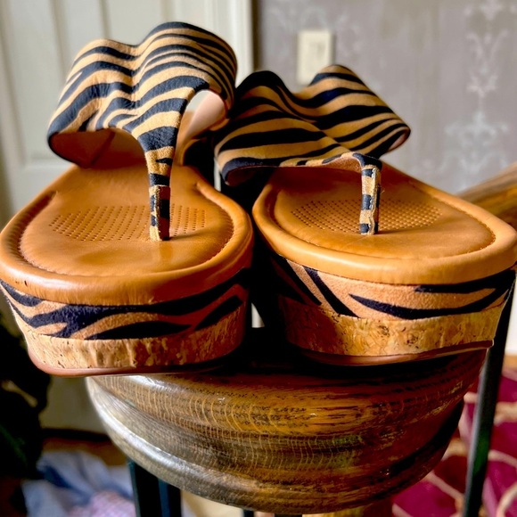 Corso Como ladies giraffe, print slip on thong style sandal size 10. Exc cond. - Picture 4 of 12